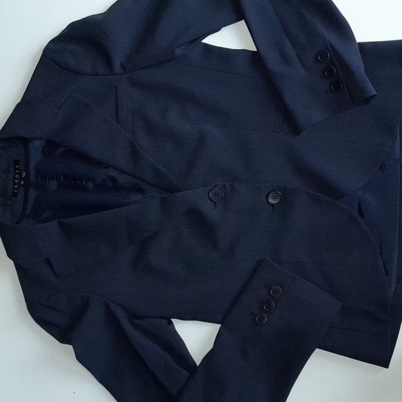 Theory Jackets & Blazers - THEORY NAVY blazer size 10